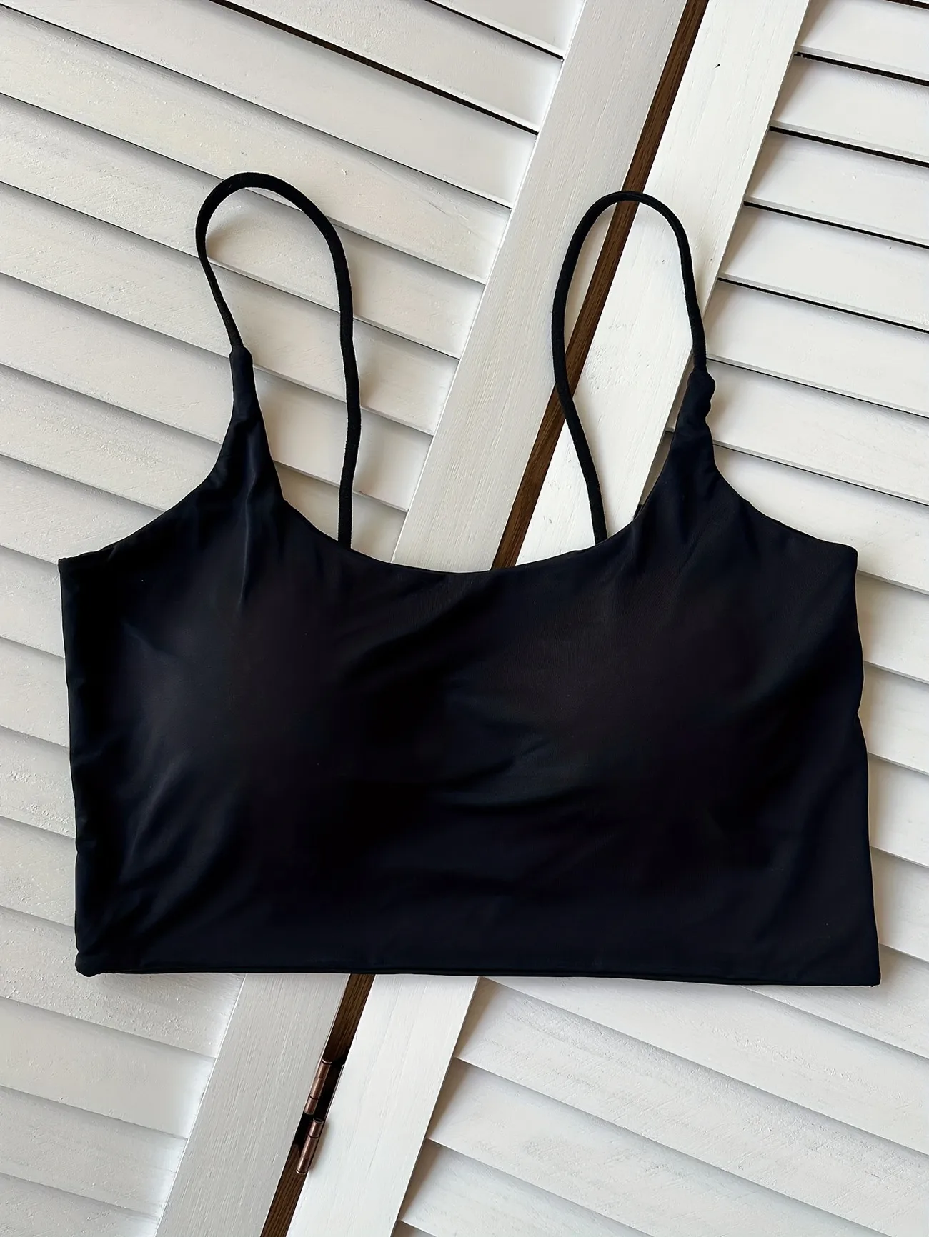Seamless camisole top - white Seamless camisole top in white with adjustable straps