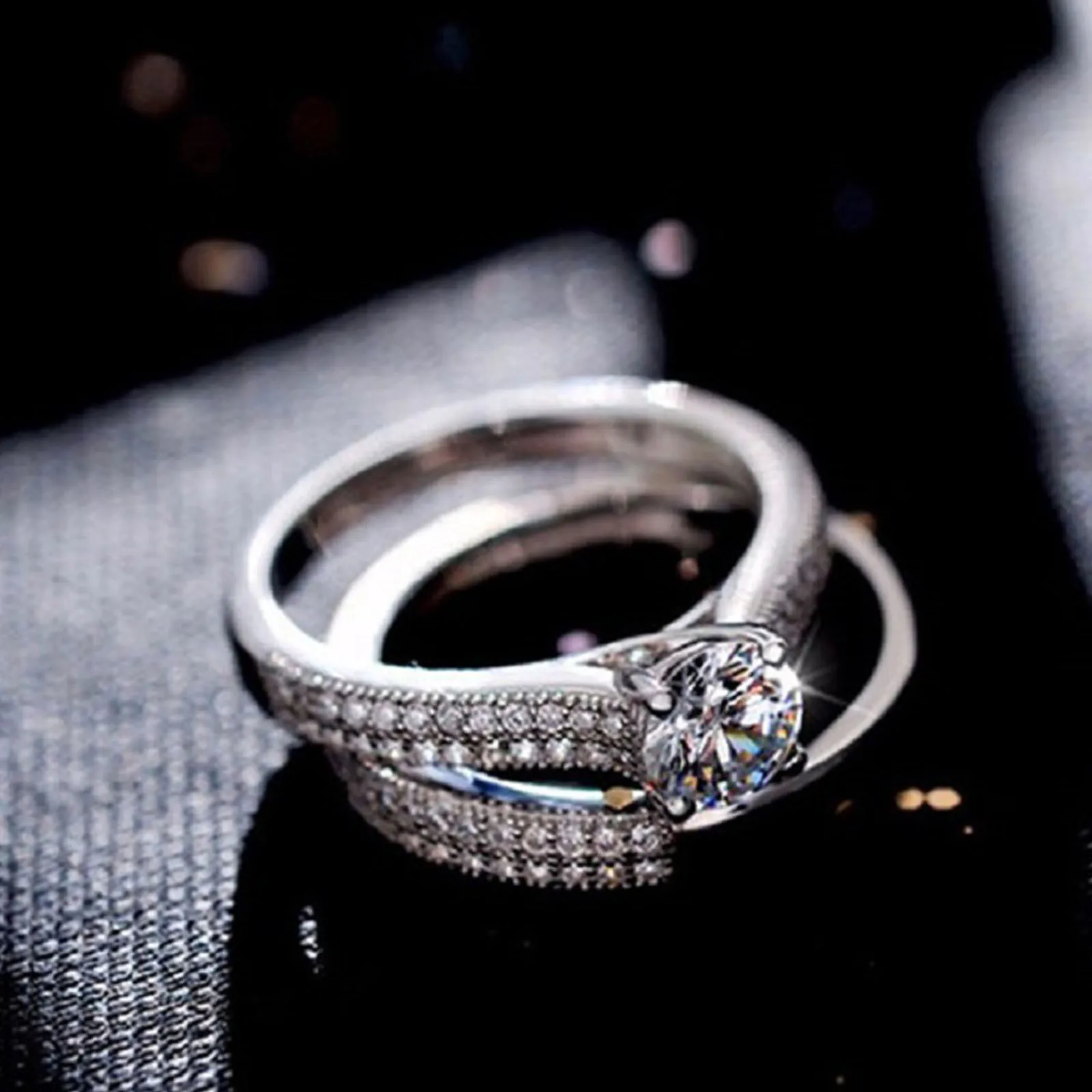 Vintage style wedding ring set detail