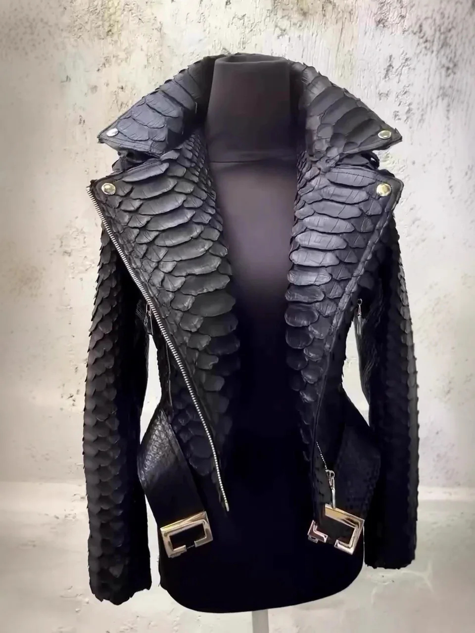 Autumn and winter women’s PU leather black imitation snakeskin leather locomotive jacket jacket Autumn and winter women's PU leather black imitation snakeskin leather locomotive jacket jacket