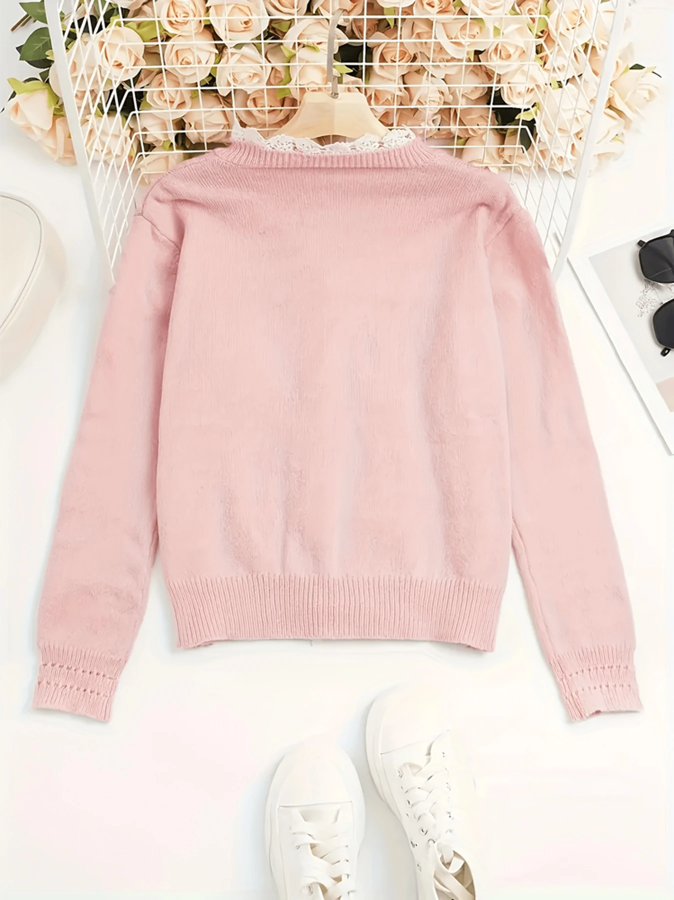 Elegant Long-Sleeved Lace Patchwork Cardigan Knitted Sweater for Women Autumn Winter Fashion Casual Comfortable Knitwear Elegant Long-Sleeved Lace Patchwork Cardigan Knitted Sweater for Women Autumn Winter Fashion Casual Comfortable Knitwear