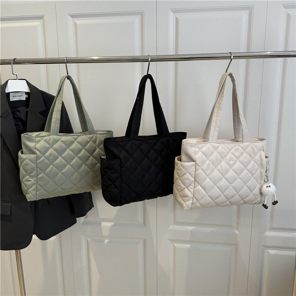 Quilted tote bag shoulder strap