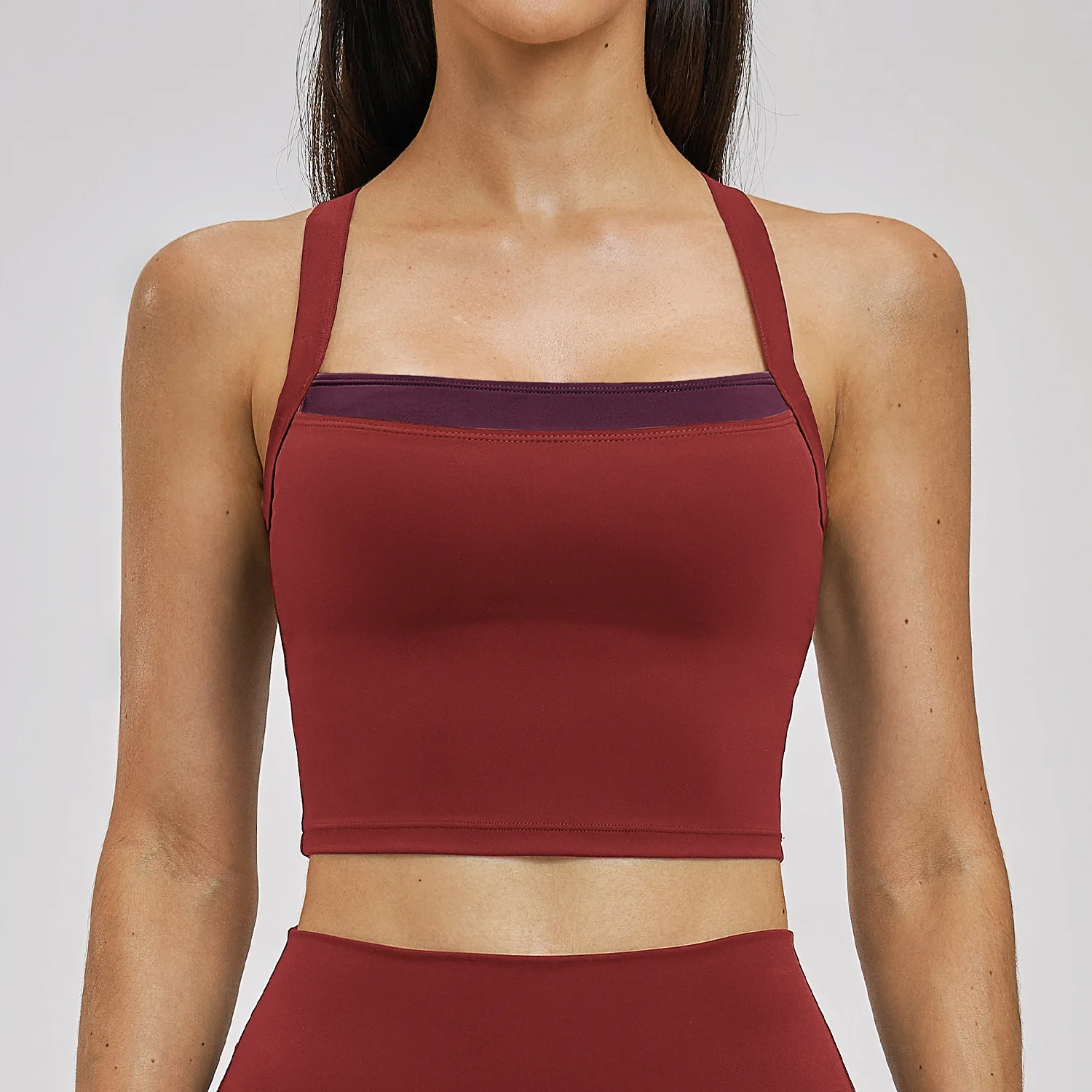 Breathable sports bra for fitness and yoga in maroon