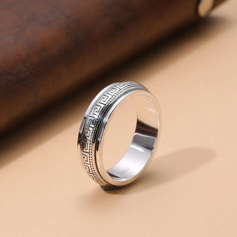 Sterling silver great wall spinner ring rotating band detail