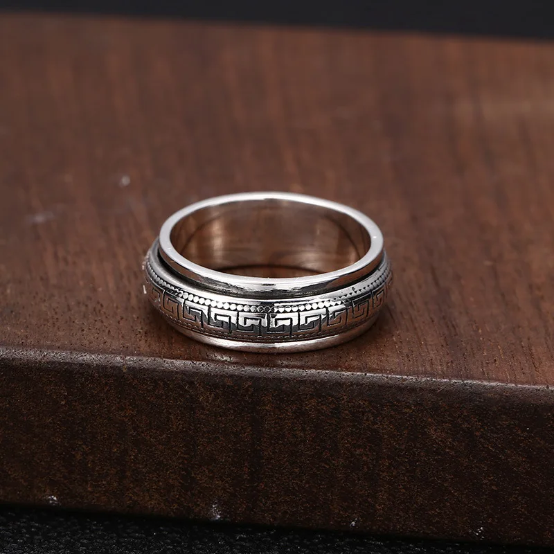 Sterling silver great wall spinner ring on hand