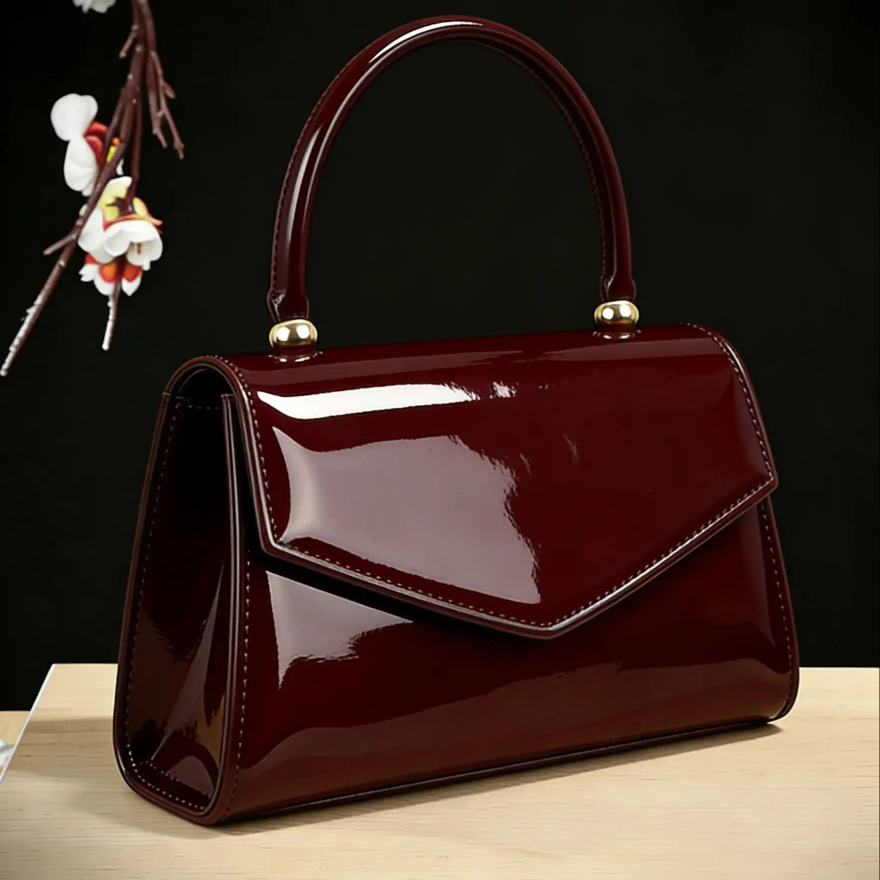 New vintage high-end evening bag with glossy texture, versatile handbag for all kinds of formal party dresses. New vintage high-end evening bag with glossy texture, versatile handbag for all kinds of formal party dresses.
