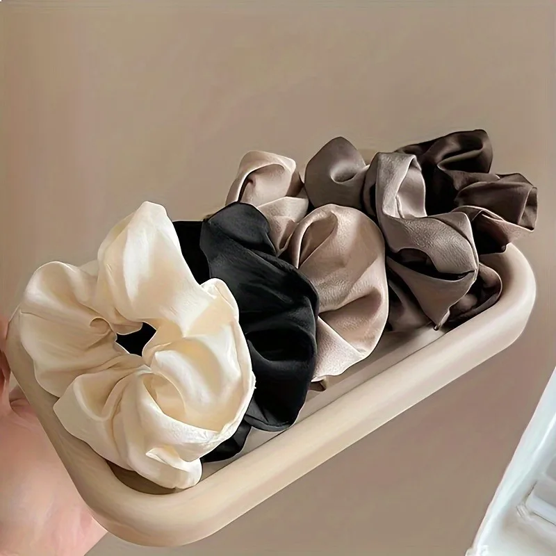 Elegant hair band set for women front view