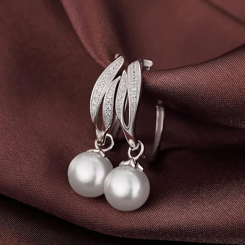Pearl dangle earrings pearl detail close up