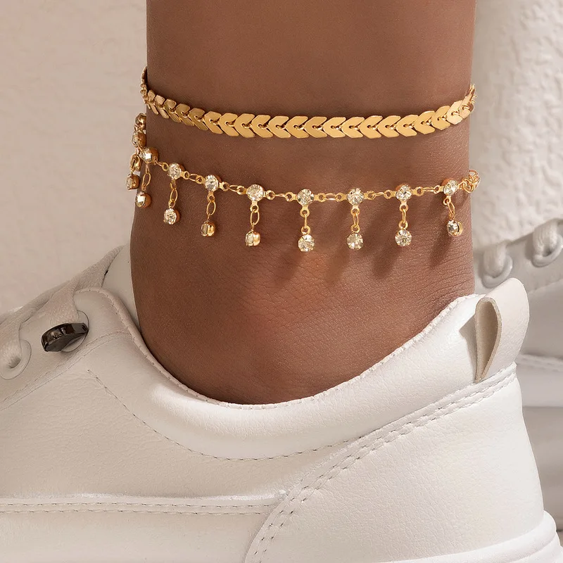 Crystal pendant charm anklet detail