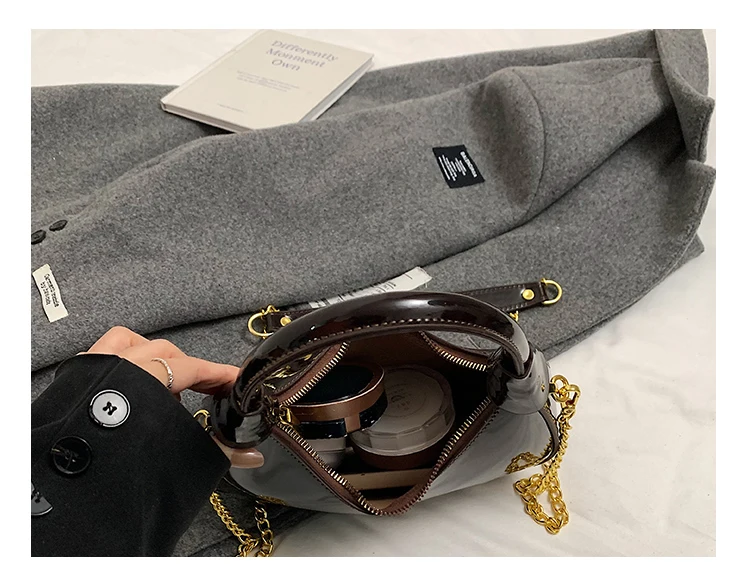 High End Burgundy Patent Leather Shiny Surface Crossbody Bag 2025 New Women's Zipper Chain Armpit Bags Elegant Texture Handbag High End Burgundy Patent Leather Shiny Surface Crossbody Bag 2025 New Women's Zipper Chain Armpit Bags Elegant Texture Handbag