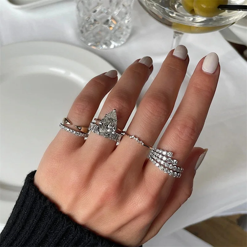 Simple stylish lines cubic zirconia ring band detail