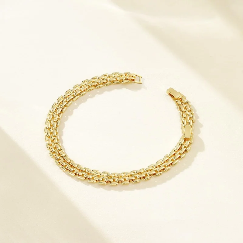 18K gold plated ankle chain close up