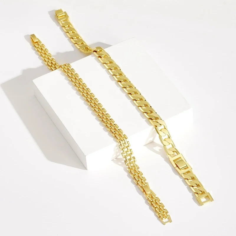 Stainless steel ankle chain clasp detail