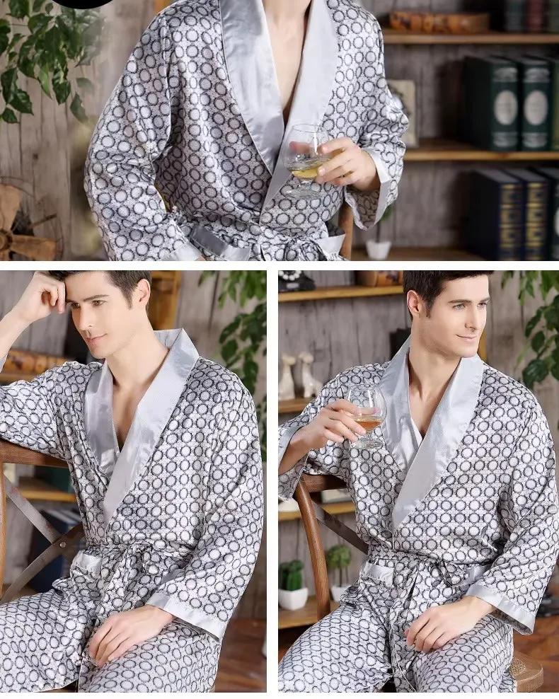 Kimono robe front pocket detail