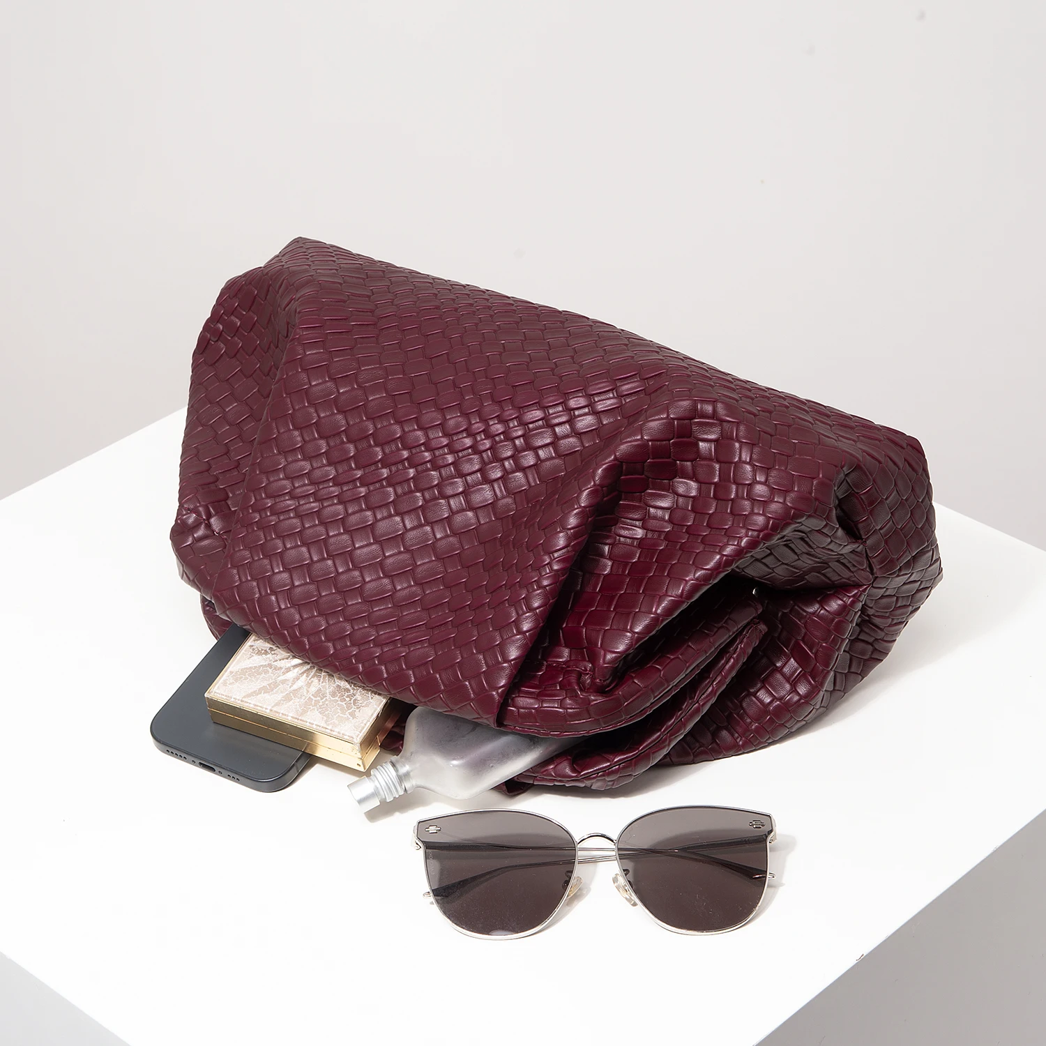 Vintage Artificial Leather Woven Pattern Clutch Bag，Burgundy Bag，Formal Dresses for Women，Large Capacity Women Purse