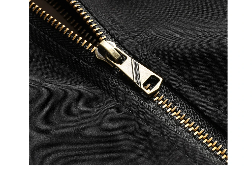 Mens windbreaker jacket zipper detail